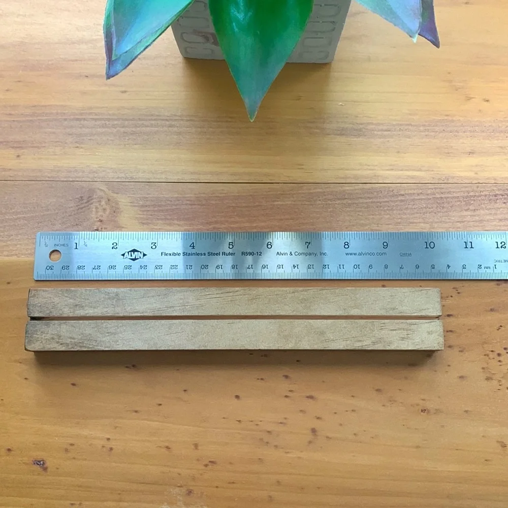 🌿Solid wood table card holders. Set of 4. Various sizes.
